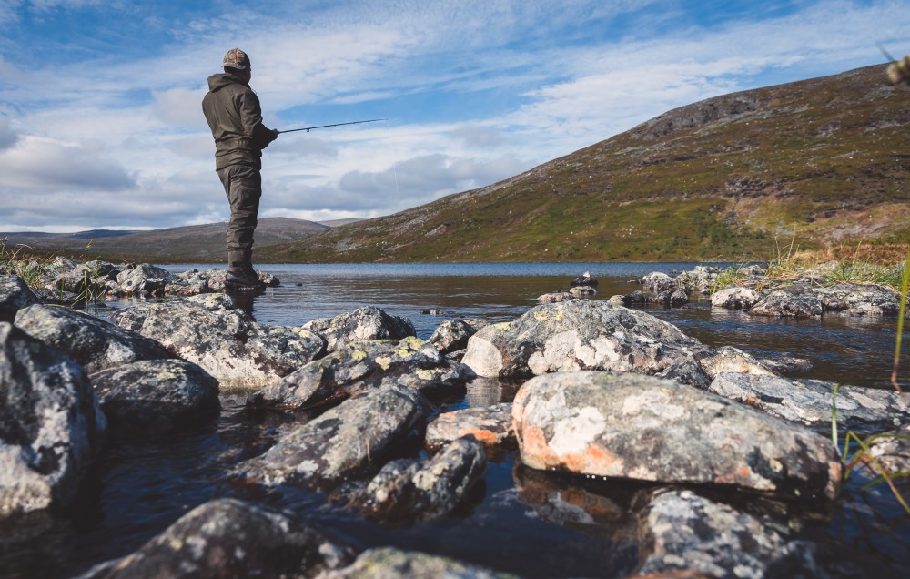 Kilpisjärvi rautu kalastus Mitja Mikael Erältä ja Elämästä Tundrea.jpg